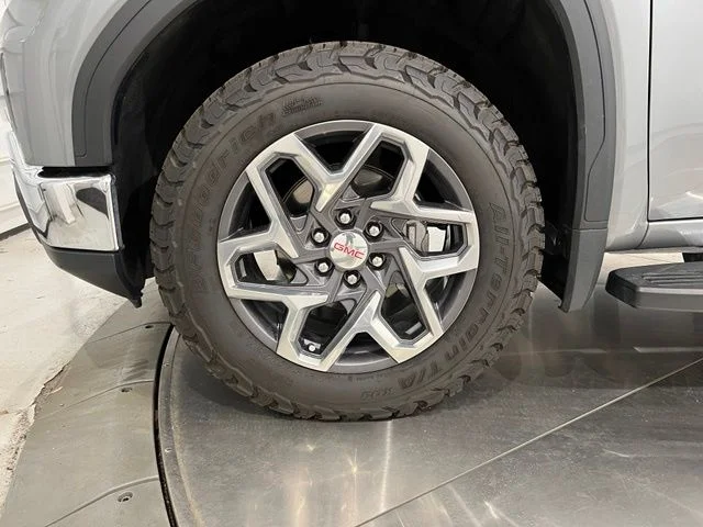 Used 2023 Silver GMC SLT image 18