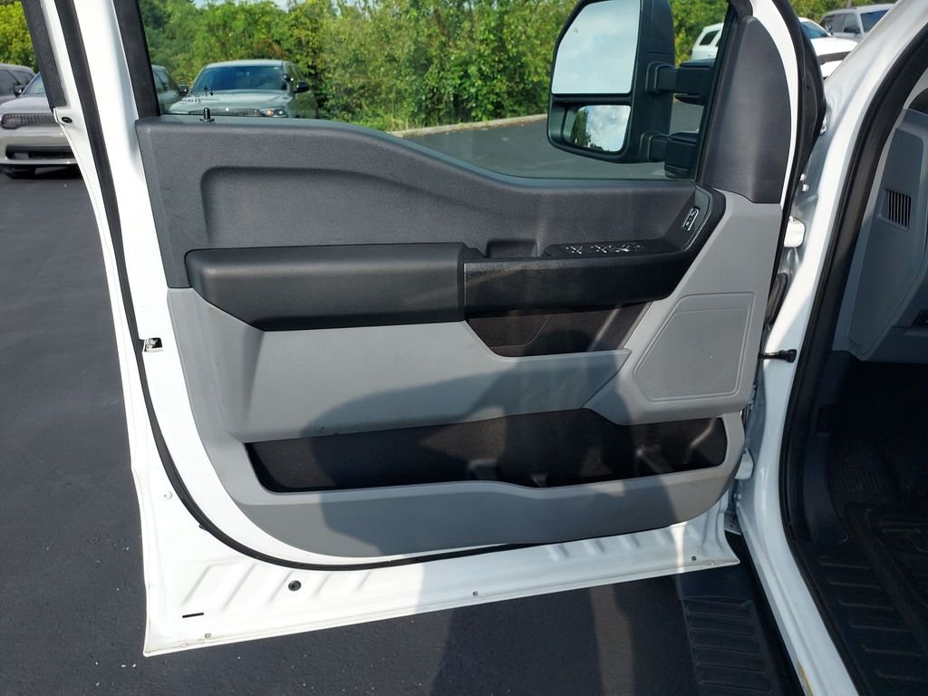 Used 2025 White Ford XL image 12