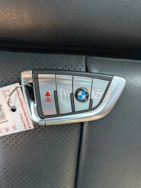 Used 2022 Black BMW xDrive40i image 29