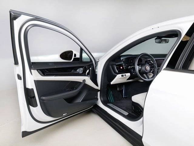 New 2025 White Porsche 4 image 22