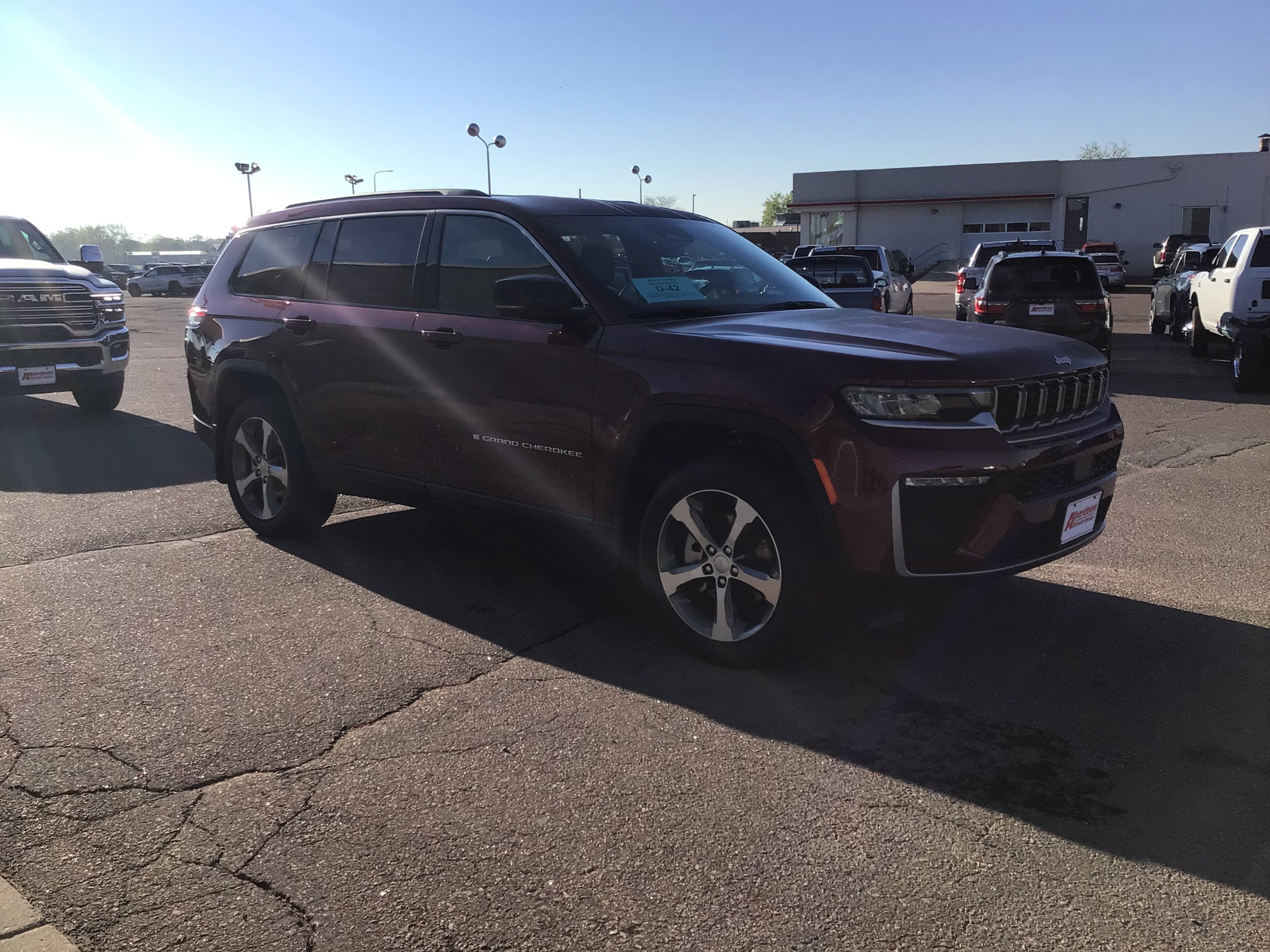New 2026 Velvet Red Pearl-Coat Exterior Paint Jeep Limited image 4