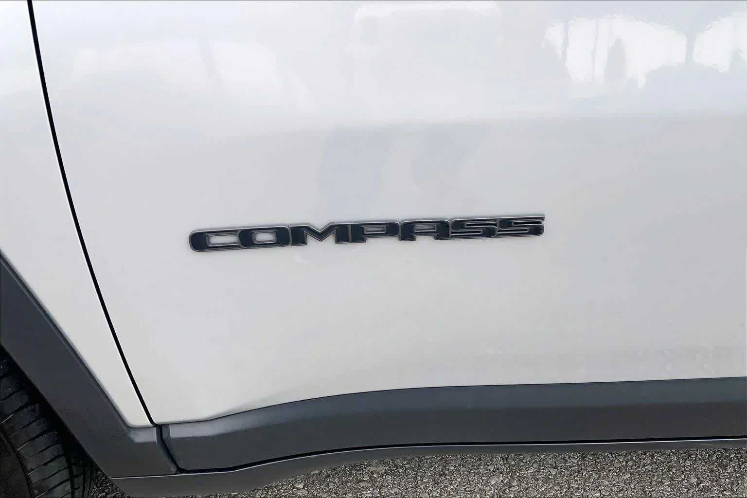 Used 2025 Silver Zynith Metallic Clearcoat Jeep Trailhawk image 10