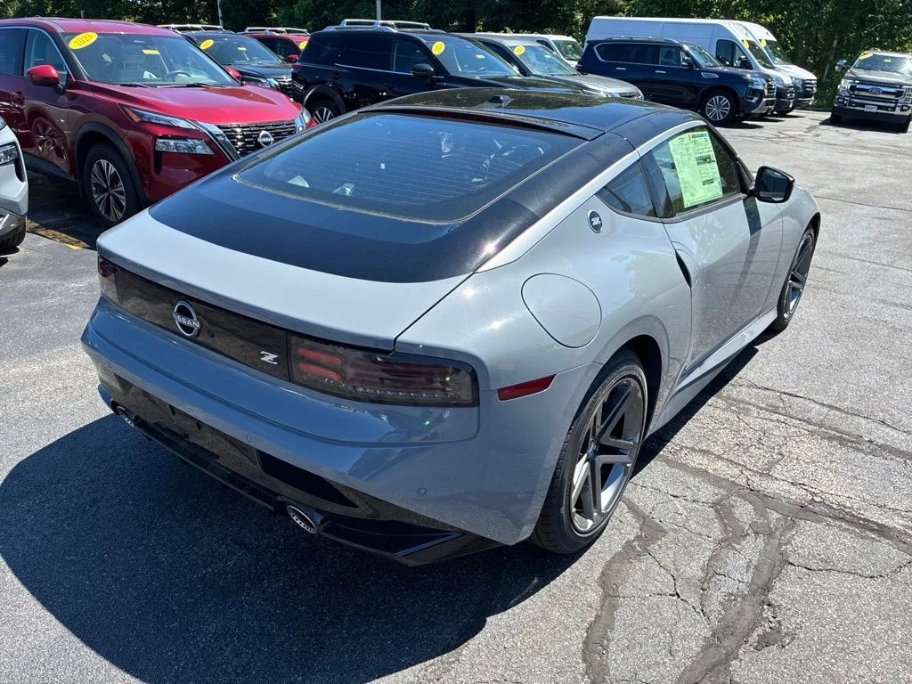 New 2026 Boulder Gray Pearl / Super Black Two-tone Nissan Sport image 7