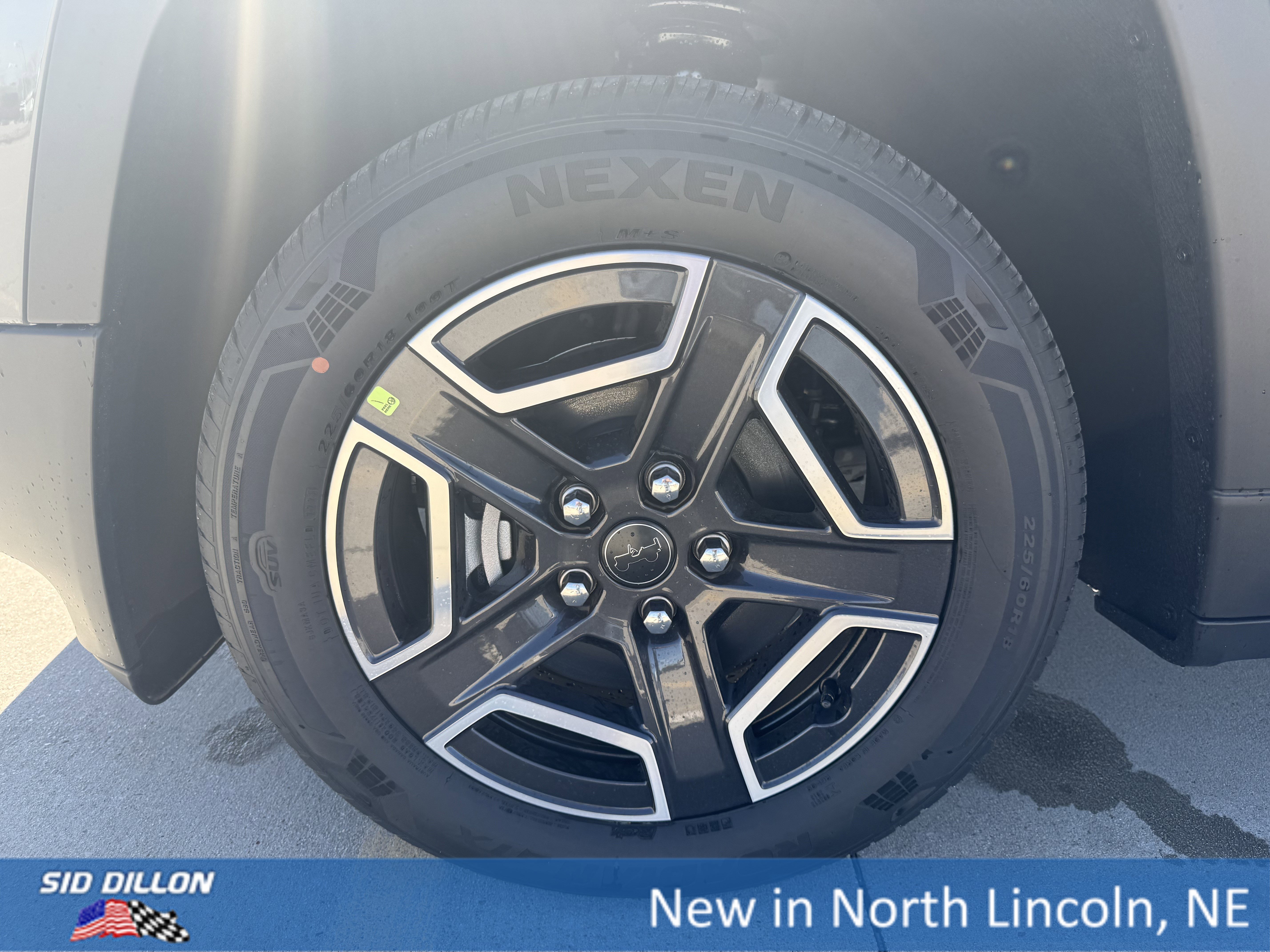 New 2026 Sting-Gray Clear-Coat Exterior Paint Jeep Laredo image 5
