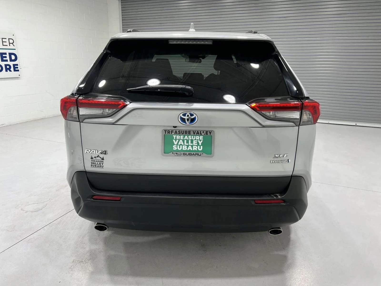 Used 2020 Silver Toyota XLE image 7