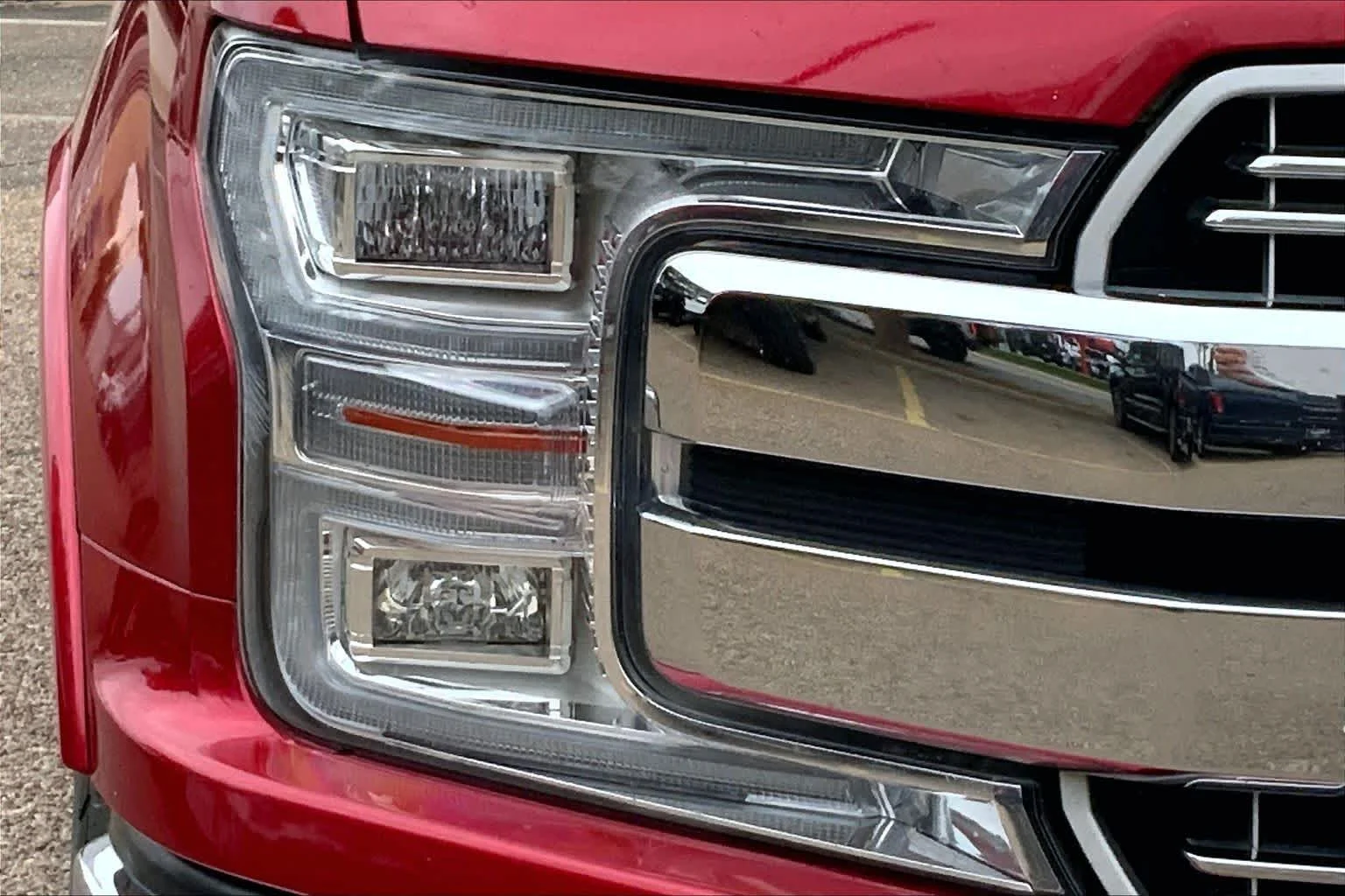 Used 2020 Rapid Red Metallic Tinted Clearcoat Ford LARIAT image 28