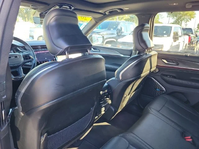 2023 Jeep Grand Cherokee Overland - Photo 18
