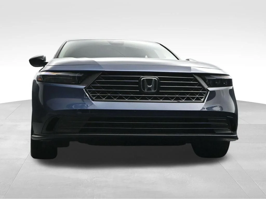 Used 2025  Honda SE image 40