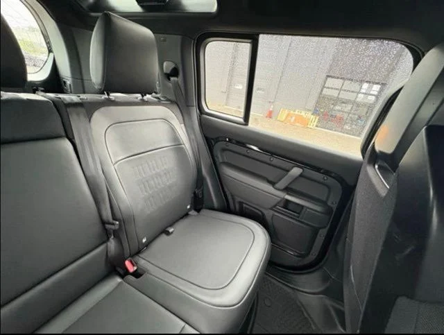 New 2026 Narvik Black Land Rover OCTA Black image 38