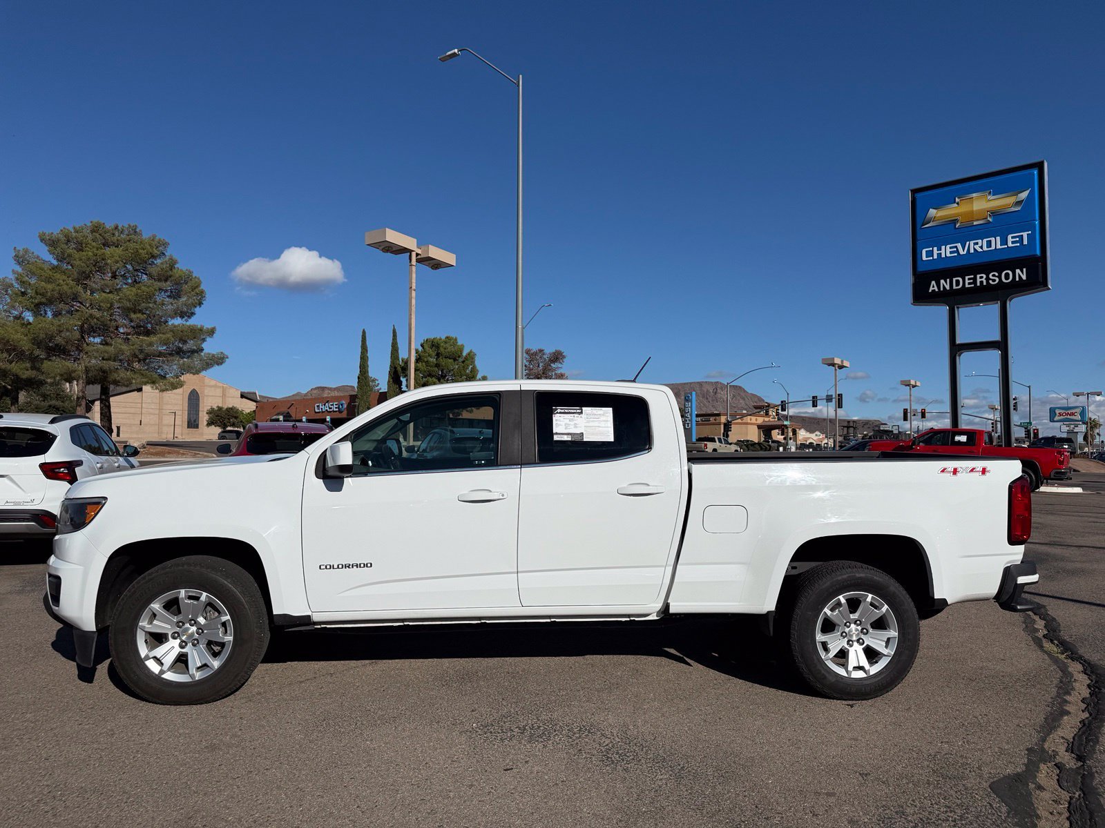Used 2020 SUMMIT WHITE Chevrolet 4WD LT image 10