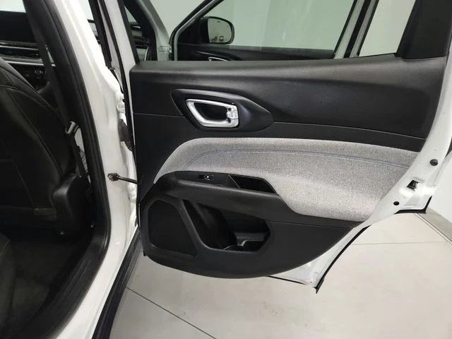 Used 2024 White Jeep Latitude image 37