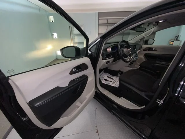 Used 2021 Black Chrysler LX image 11