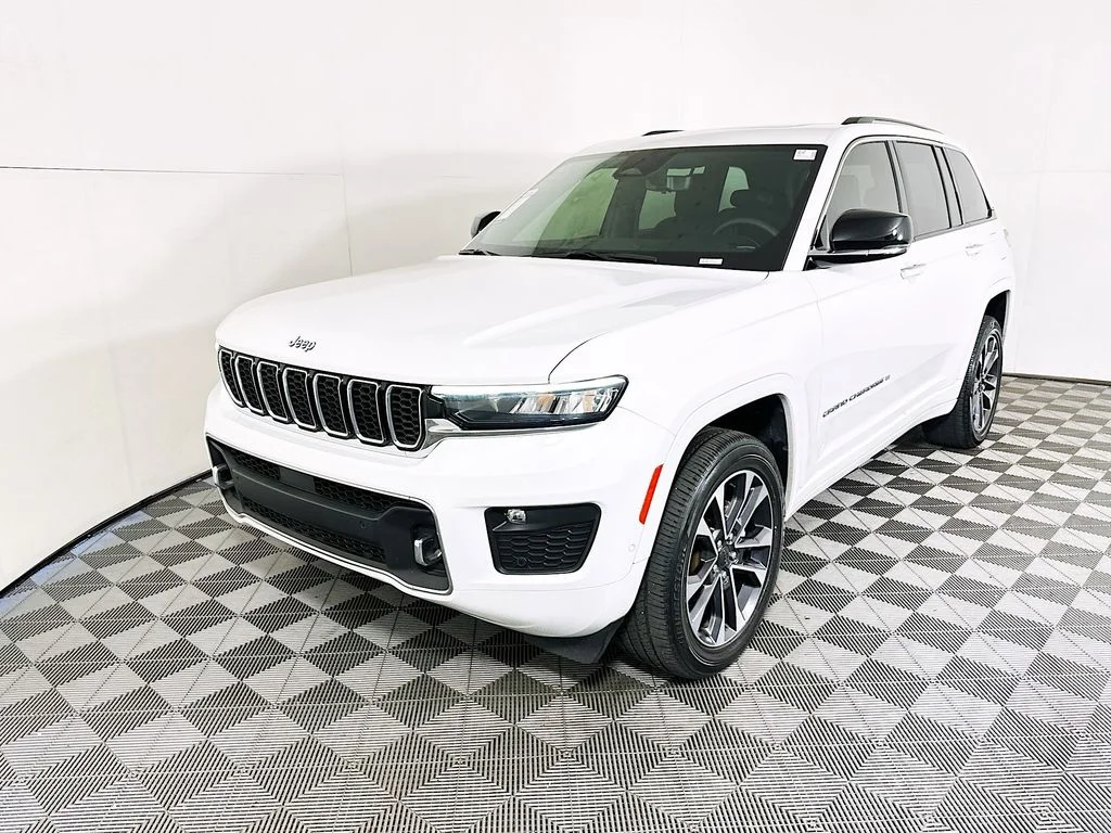 Used 2023 White Jeep Overland image 7