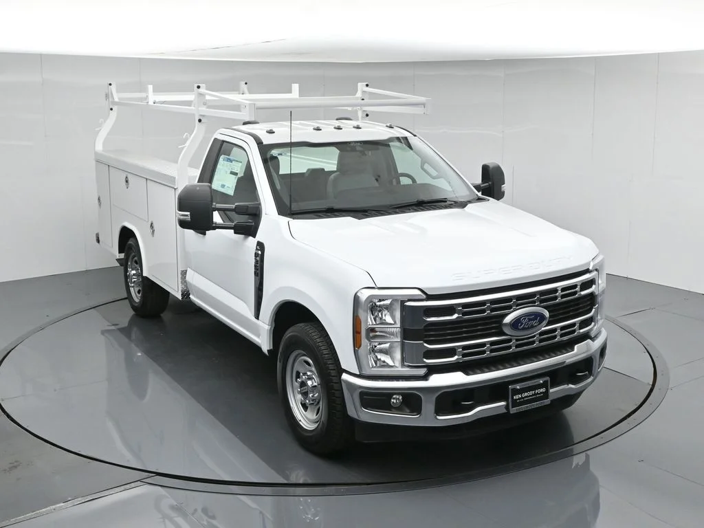 New 2026 Oxford White Ford XL image 40