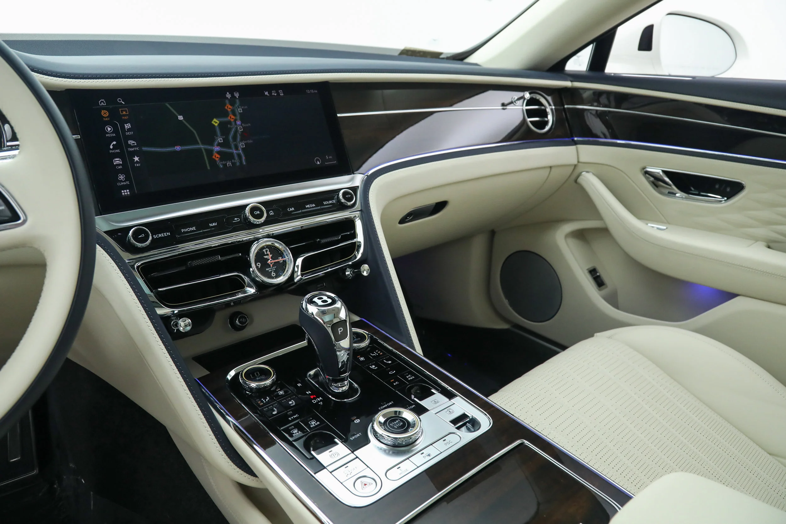 Used 2022 White Bentley  image 31