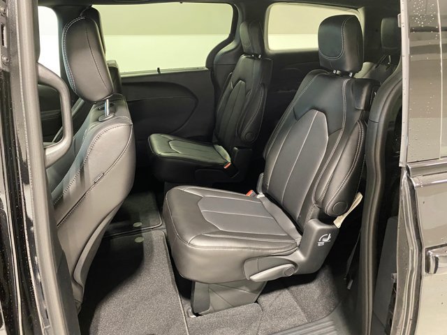 2026 Chrysler Pacifica Select - Photo 20