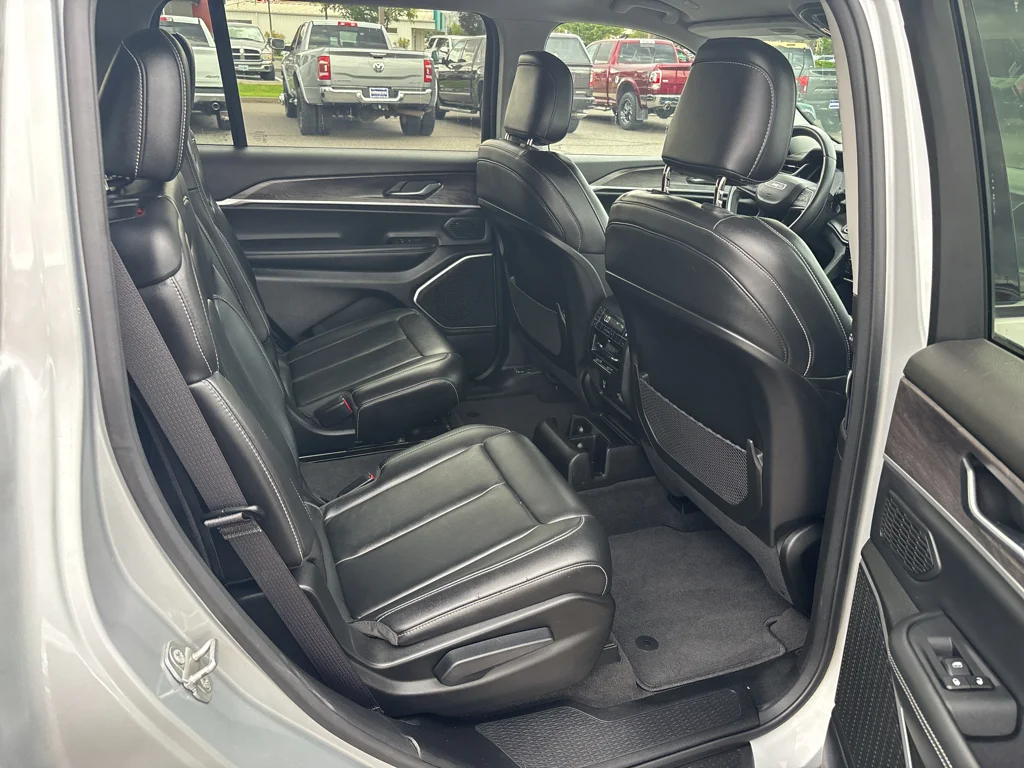 Used 2021 SILVER ZYNITH Jeep Limited image 12