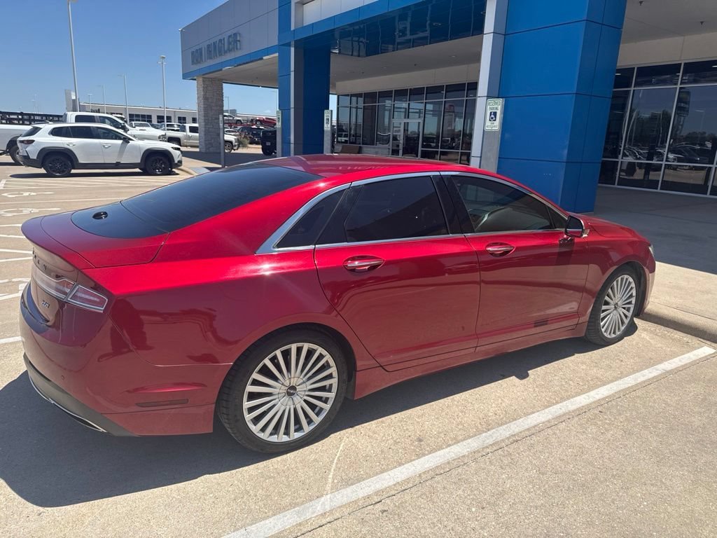 Used 2017 Red Lincoln Reserve image 3
