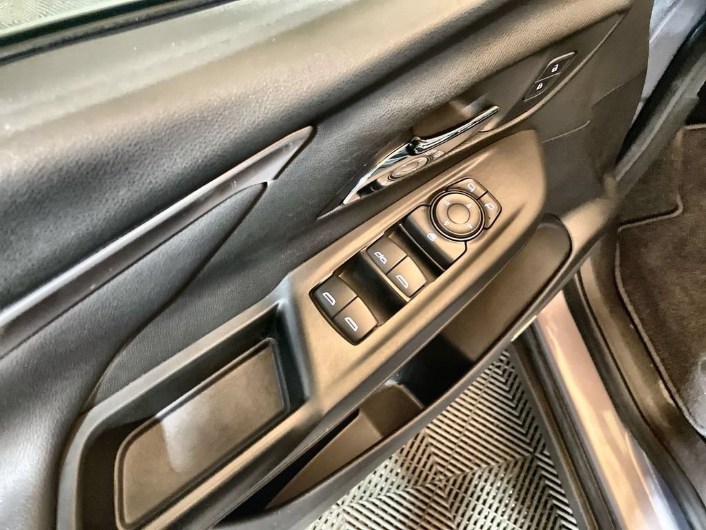 Used 2022 GRAY GHOST METALLIC Chevrolet 2LT image 21