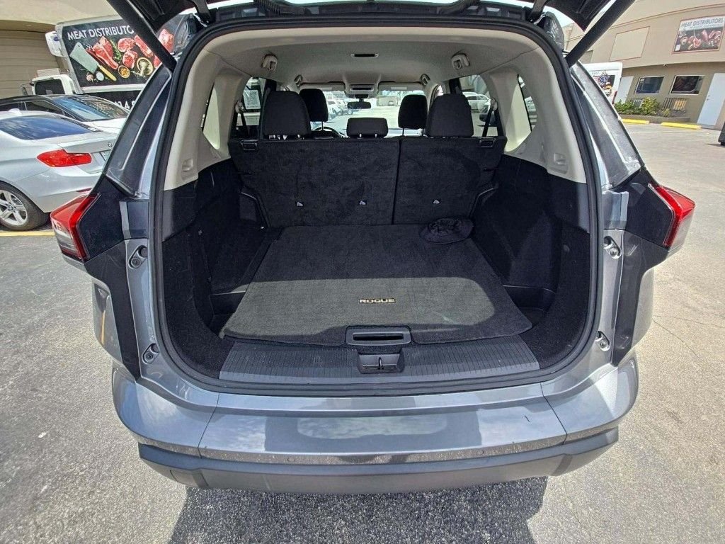 Used 2025 Gray Nissan SV image 4