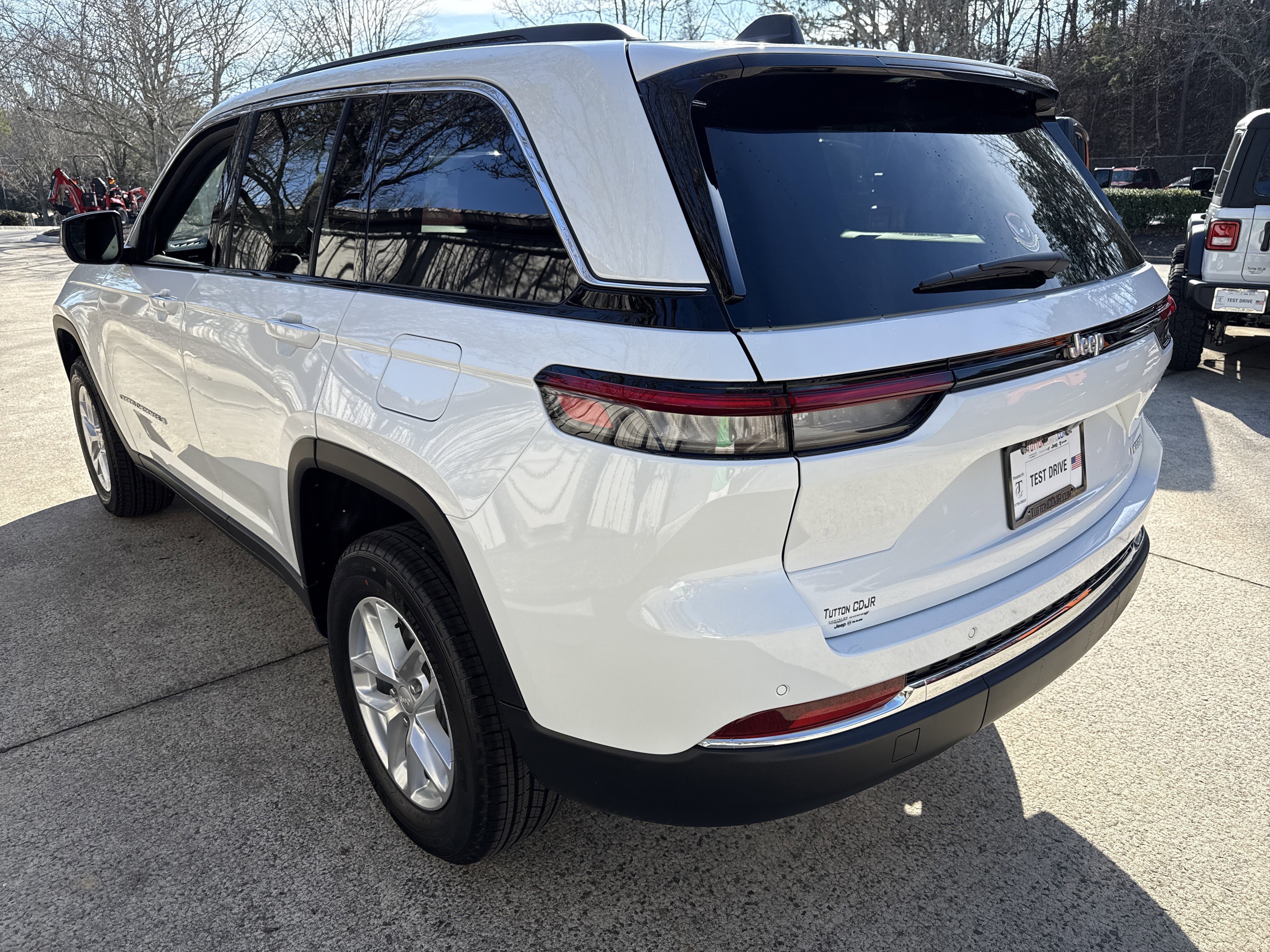 New 2025 Bright White Clearcoat Jeep Laredo image 5