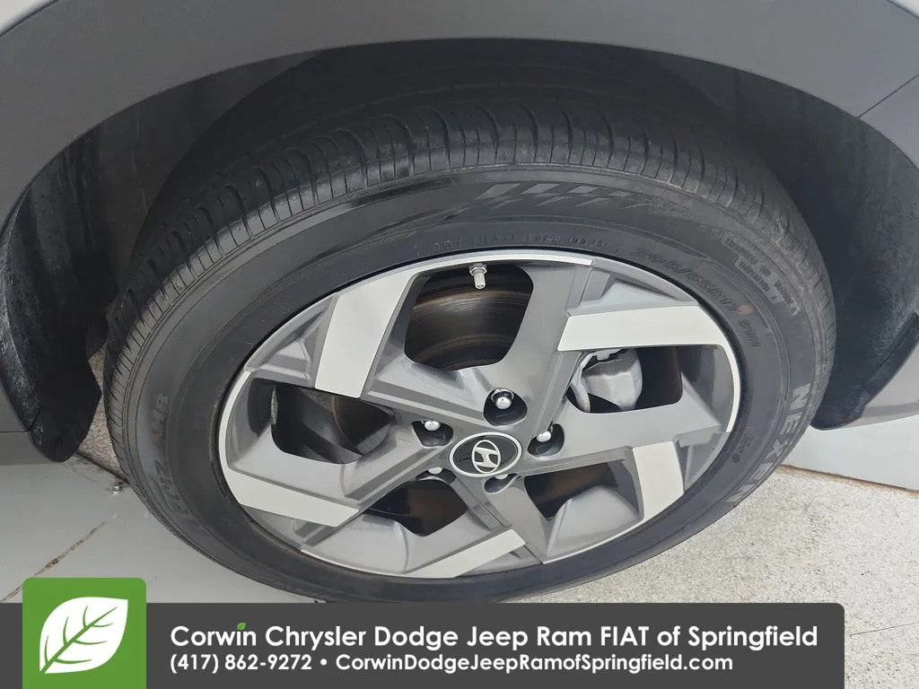 Used 2025 Silver Hyundai SEL image 32