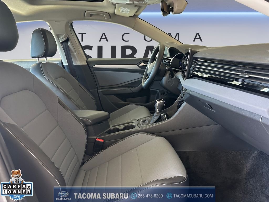 2025 Volkswagen Jetta SE - Photo 17