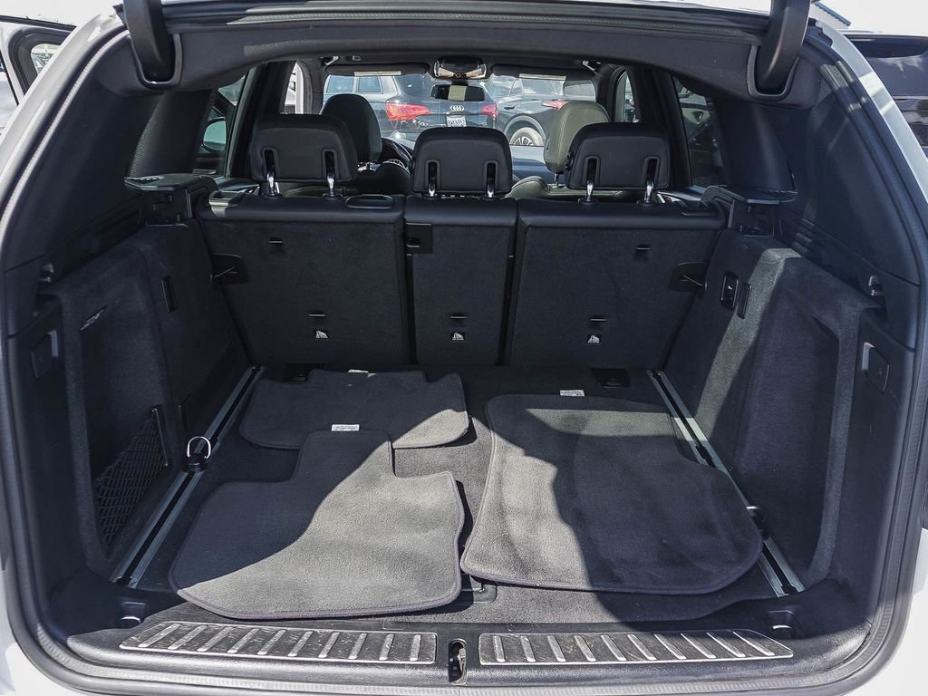 Used 2019 White BMW sDrive30i image 24