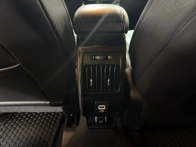 Used 2024 Diamond Black Crystal Pearlcoat Jeep Trailhawk image 18