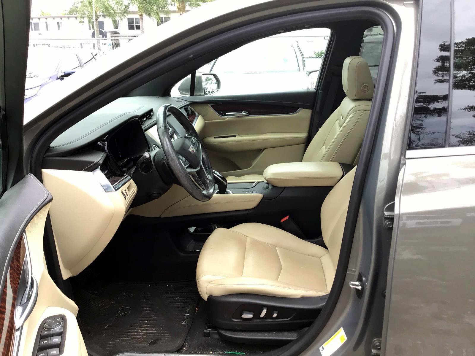 Used 2018 Bronze Dune Metallic CADILLAC Luxury image 9