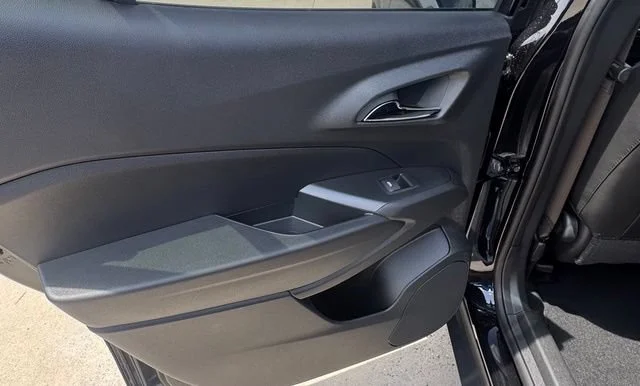 New 2026 Mosaic Black Metallic Chevrolet LT image 9