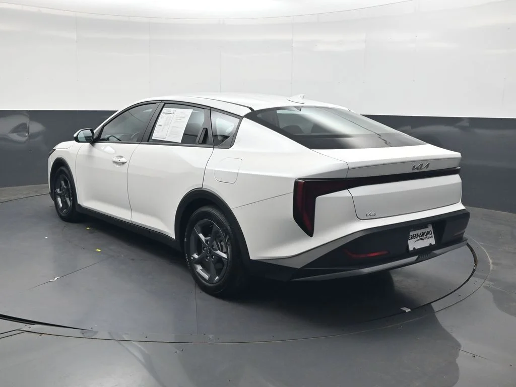 Used 2025 White Kia LXS image 7