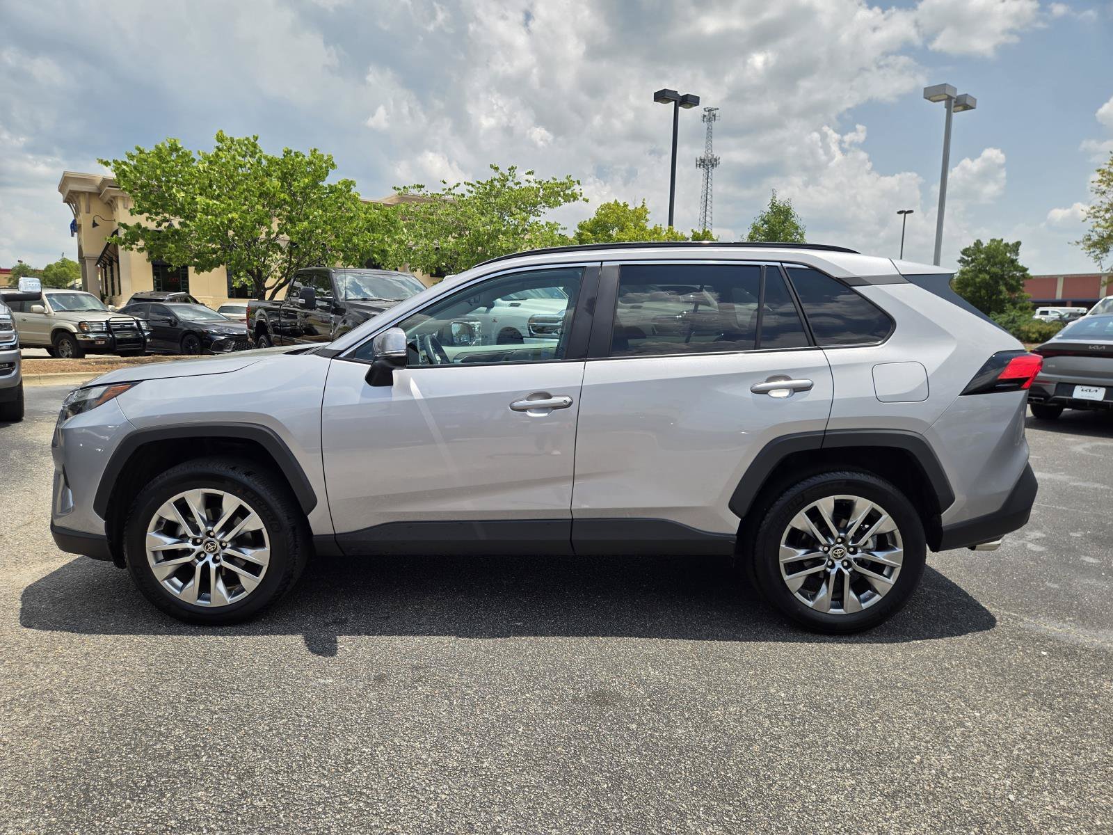 2023 Toyota RAV4 XLE Premium - Photo 10