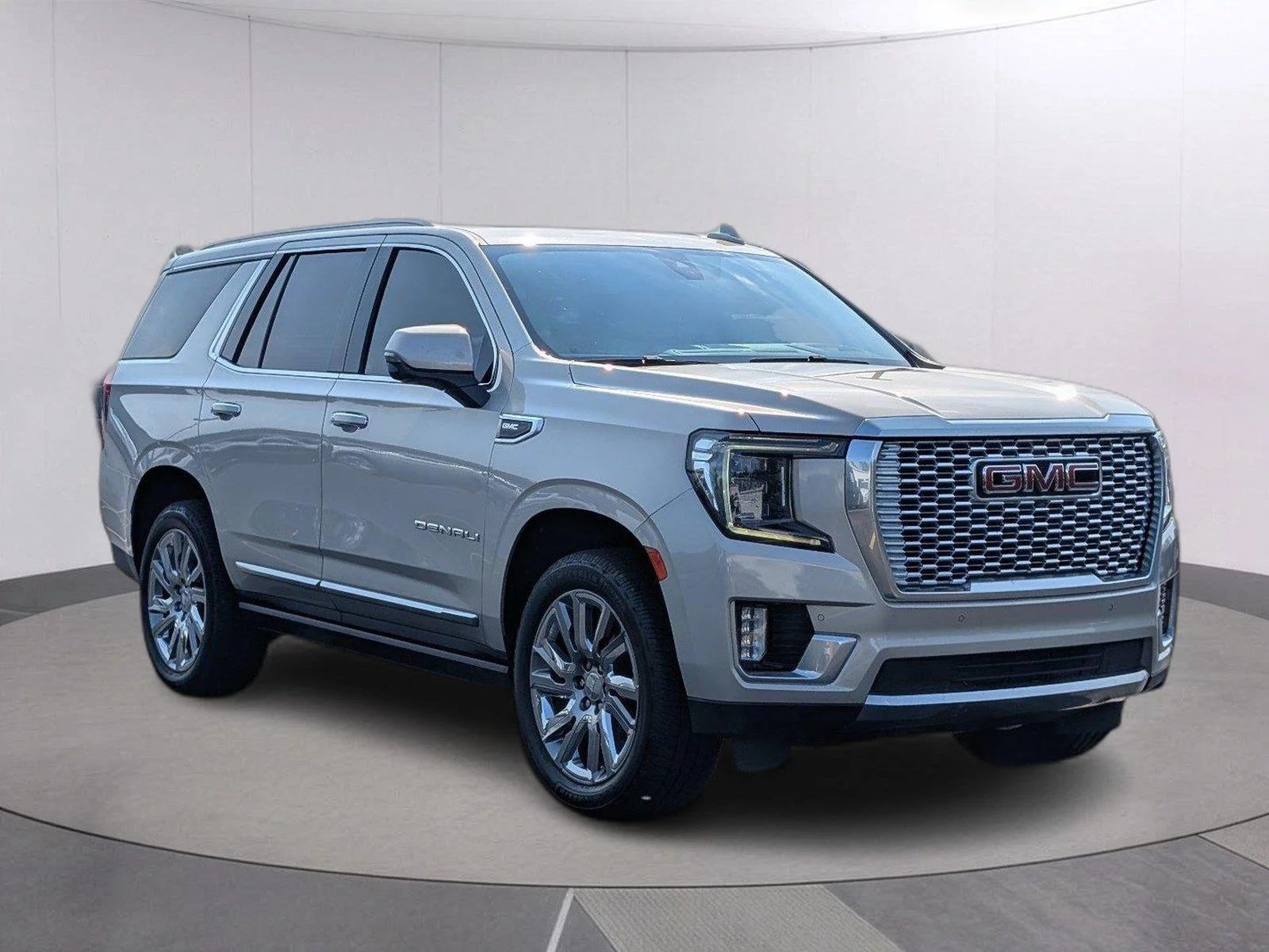 Used 2021 PEARL BEIGE METALLIC GMC Denali image 9