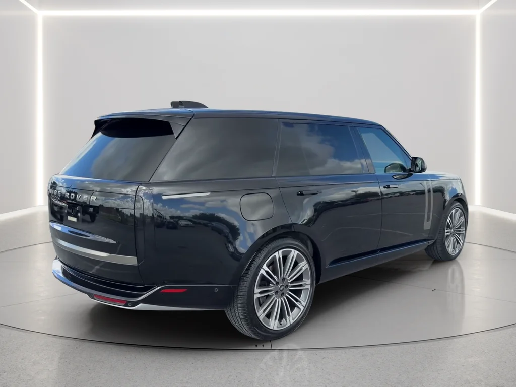Used 2024 Black Land Rover SE image 5