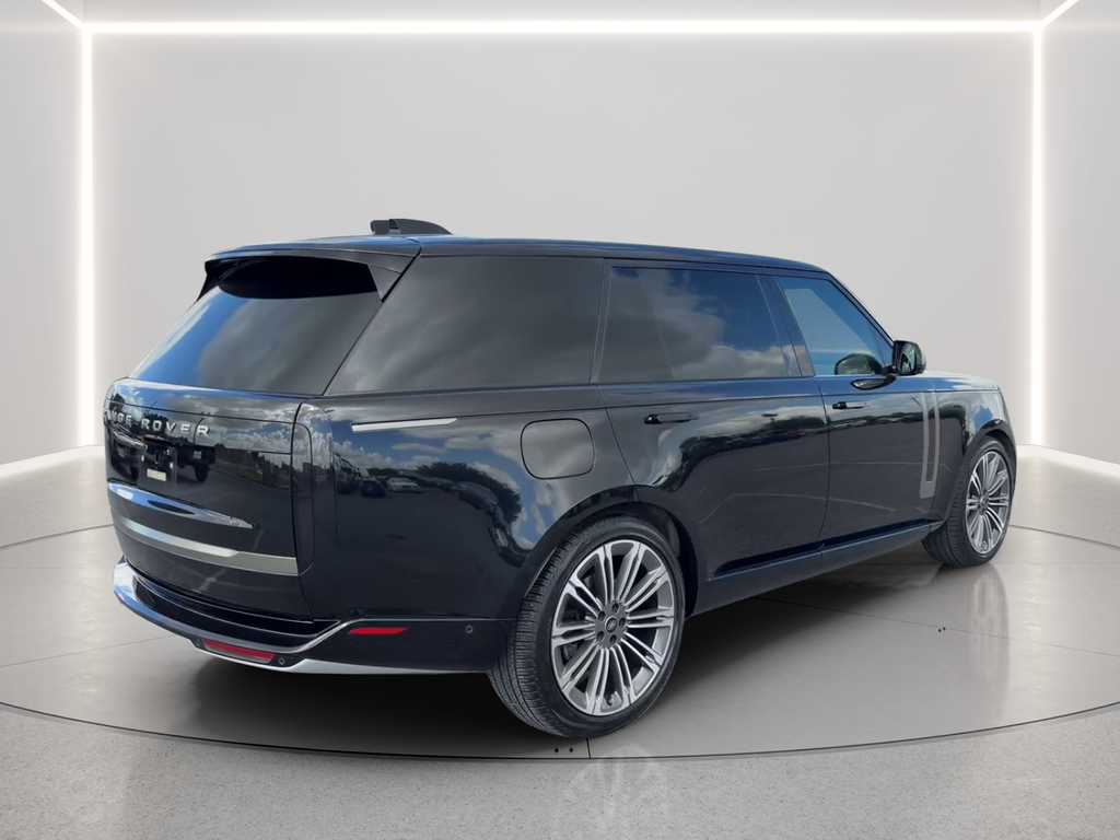Used 2024 Black Land Rover SE image 5
