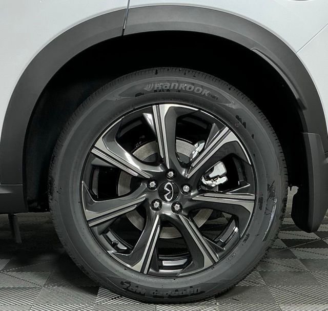 New 2027 2T RAD WHT INFINITI Autograph AWD image 9