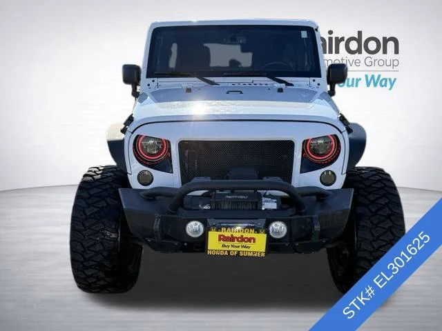 Used 2014 Bright White Clearcoat Jeep Unlimited Sahara image 2
