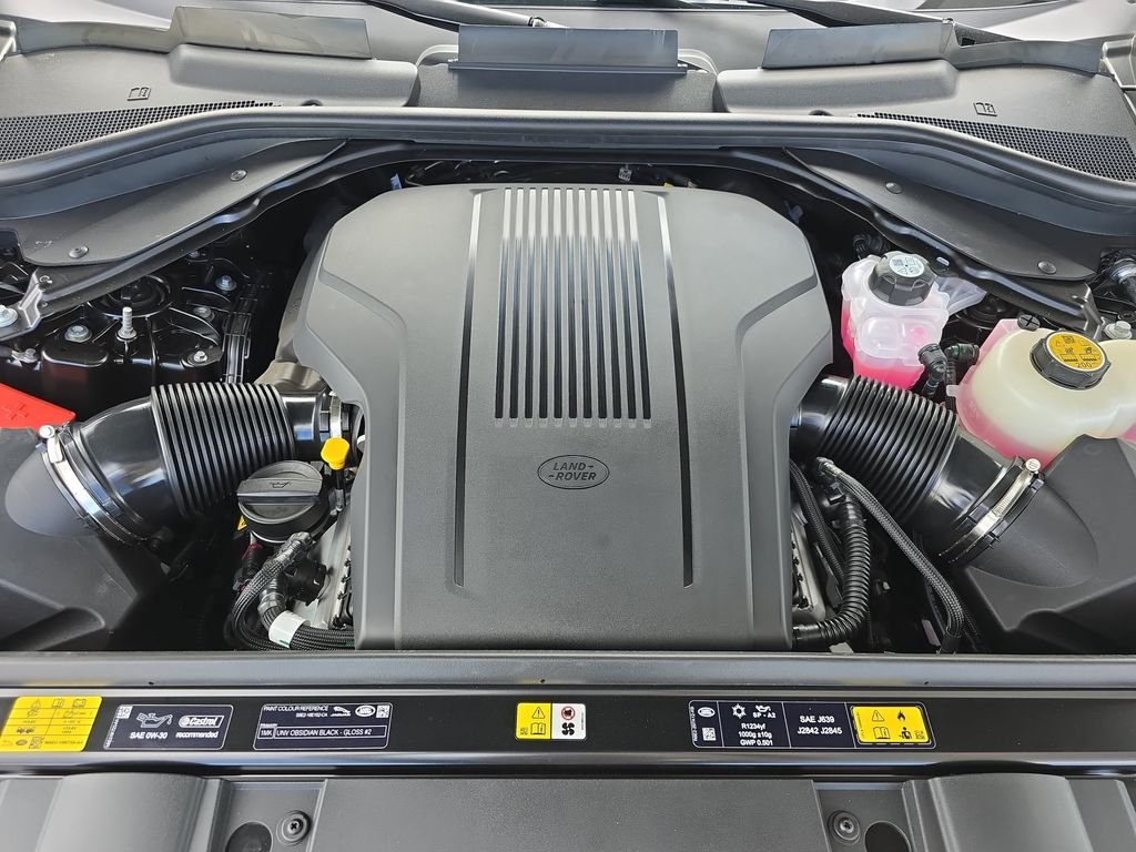 New 2026 Obsidian Black in Gloss Finish Land Rover Autobiography image 33