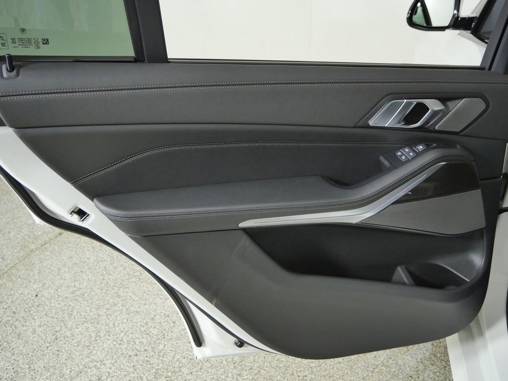 New 2026 Alpine White BMW M60i image 32