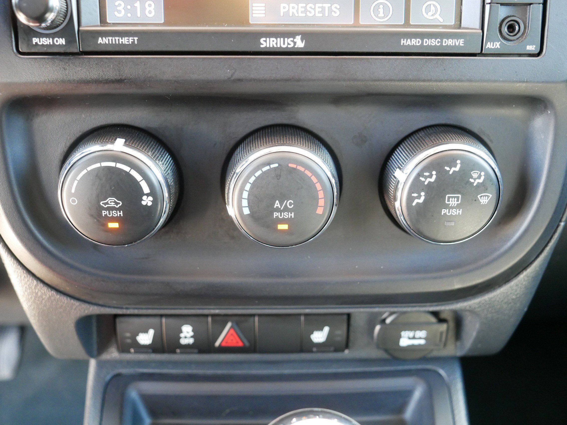 Used 2017 Mojave Sand Clearcoat Jeep Latitude image 23
