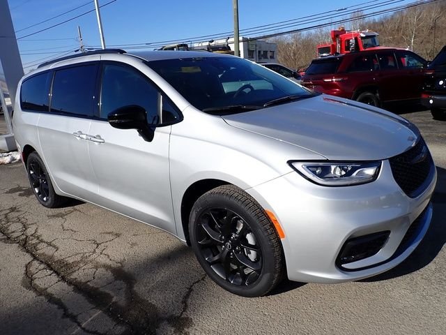 New 2026 Silver Mist Clear-Coat Exterior Paint Chrysler Select image 9