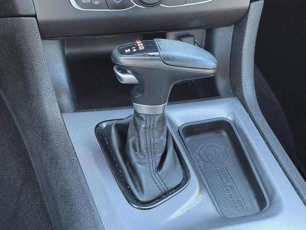 Used 2022  Dodge SXT image 21