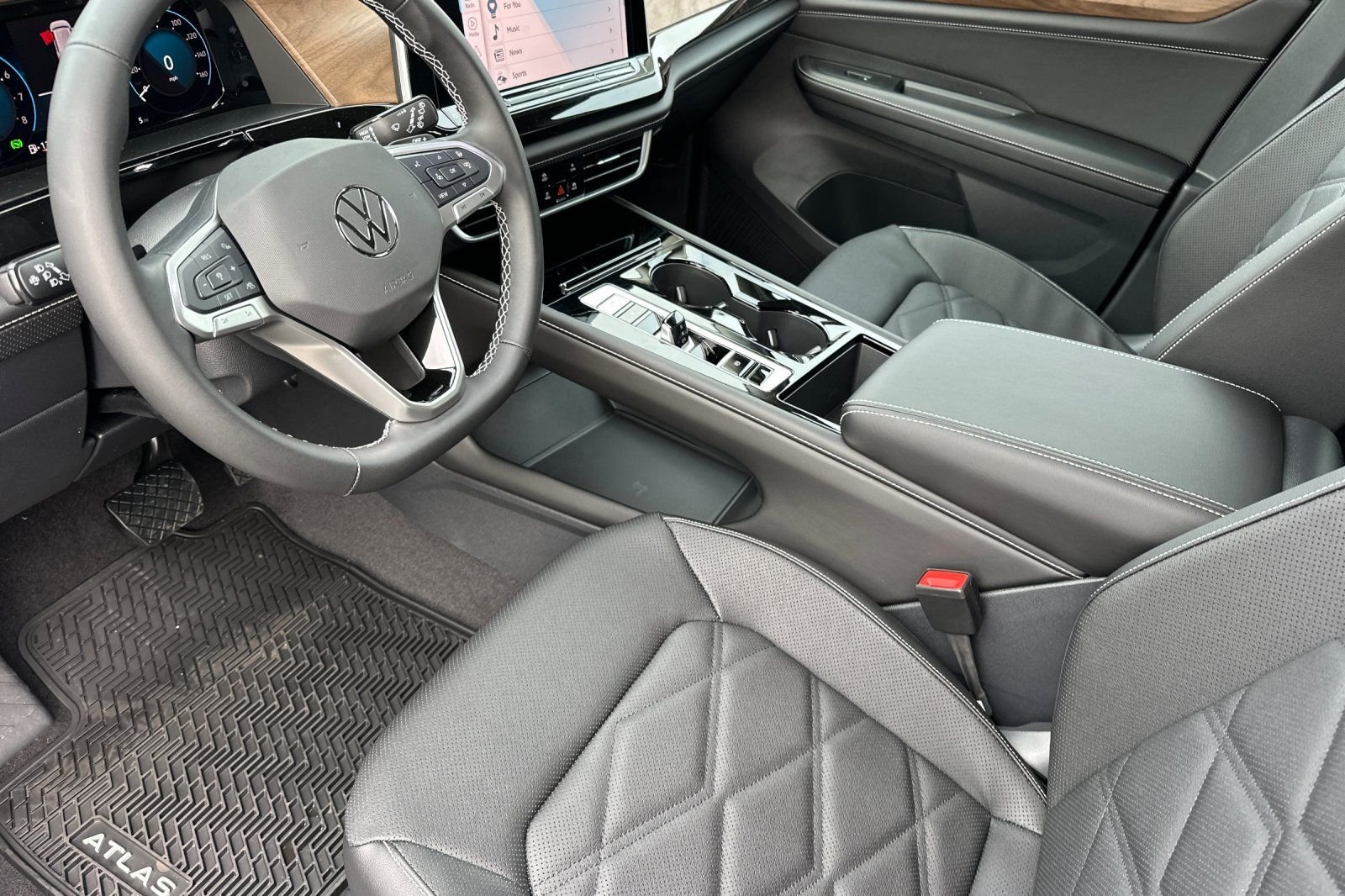 New 2026 White Volkswagen 2.0T SE w/Technology image 9