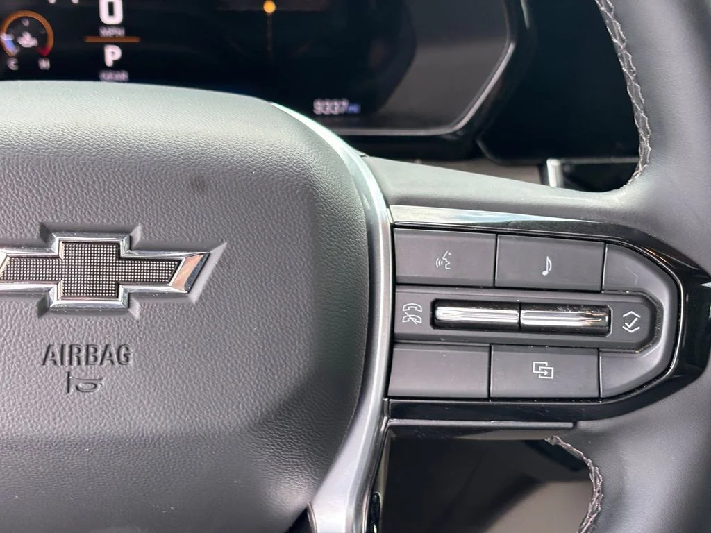 Used 2024 Gray Chevrolet ZR2 image 17