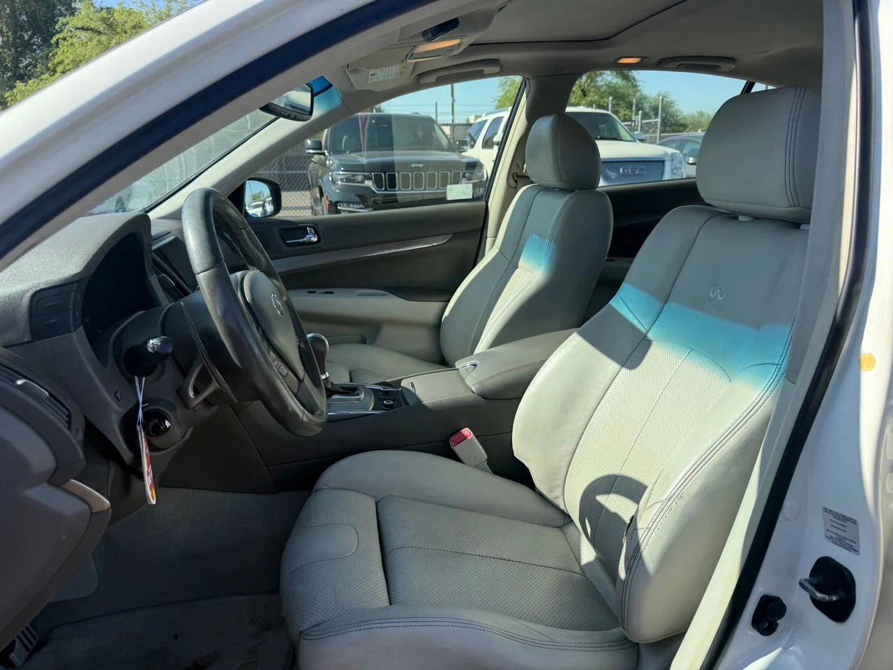 Used 2012 Moonlight White INFINITI X image 10