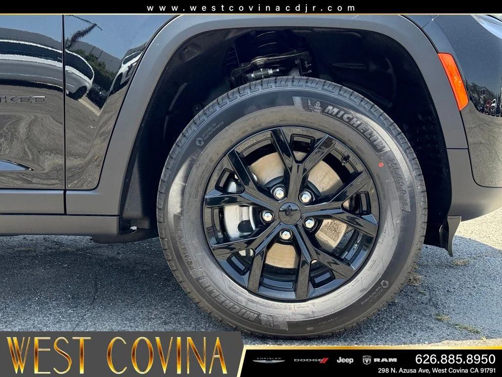 New 2026 Diamond Black Crystal Pearl-Coat Exterior Paint Jeep Altitude image 14