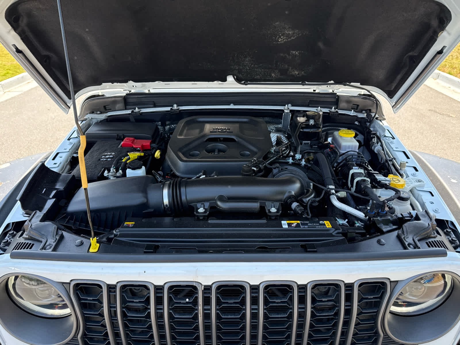 Certified Used 2025 Bright White Clearcoat Jeep Rubicon image 24