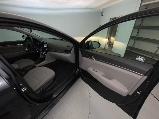 Used 2020 Gray Hyundai SE image 23