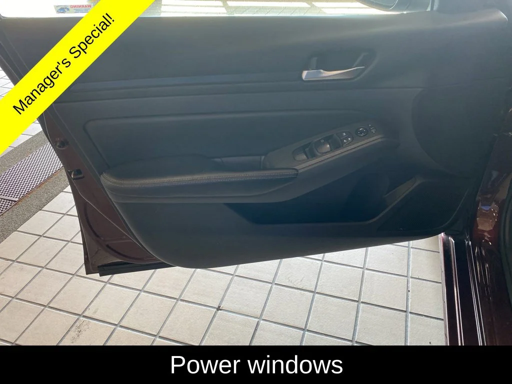Used 2024 Red Nissan 2.5 SV image 8